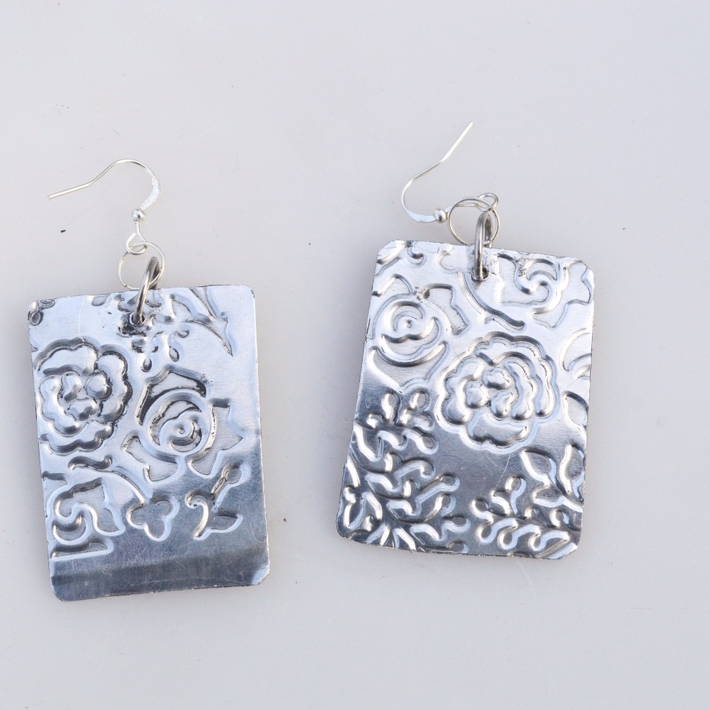 Lightweight Floral Roses Silver Drop Earrings Boho Gift Rose Handmade Aluminum - Picture 4 of 4